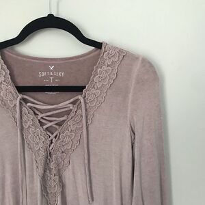 American Eagle Soft & Sexy lace trimmed tee shirt